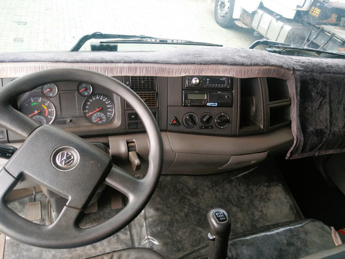 Vw 24260 - Costellation 6x2 - Carroceria Carga Seca