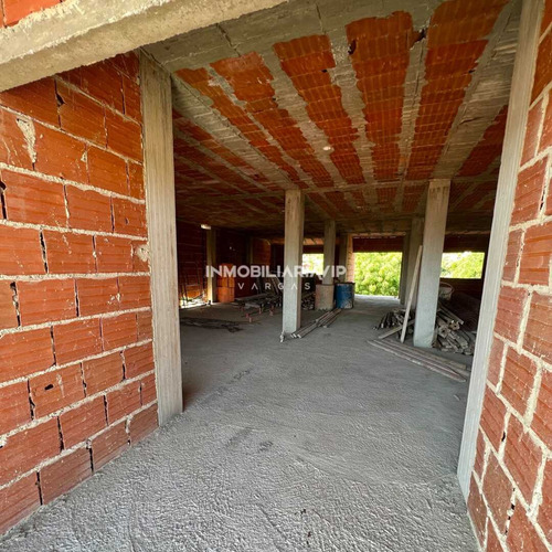 Te Ofrecemos Amplia Quinta En Venta Obra Gris Ubicado En Palmar Este Estado La Guaira Ref 005 - 500