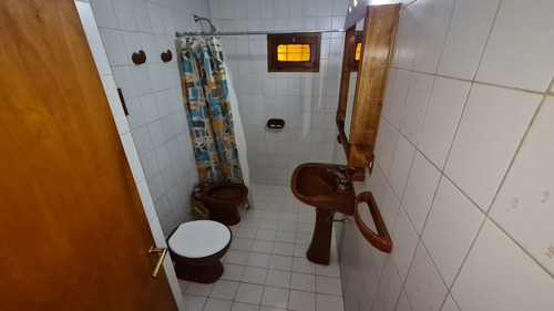 Imagen 8 de 17 de Venta De Casa Y Cabaña En Amplio Lote. Inversión. Bariloche.
