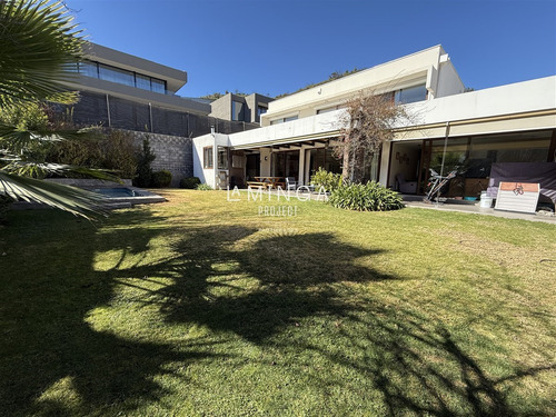 Casa En Venta De 6 Dorm. En Lo Barnechea