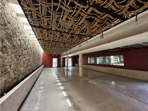 Venta, Propiedad En Avenida Cámara De Comercio, Ideal Para Negocio