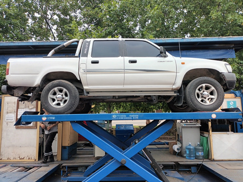 Toyota Hilux 2.7 D/cab 4x2 N Dx