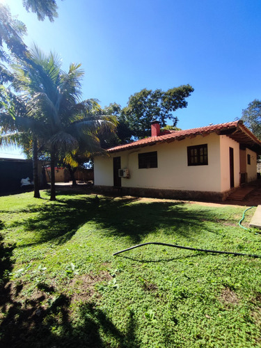 Imagen 14 de 15 de En Venta Casa En Mariano Roque Alonso De 3 Dormitorios 2 Baños 864 M2 Con Depósito Y Salón Comercial