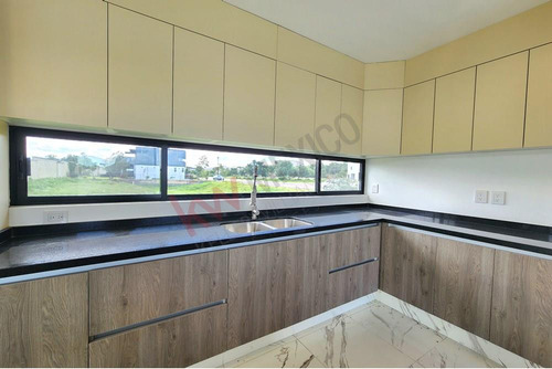Casa En Venta En Balvanera Con Recamara En Planta Baja Y Estudio