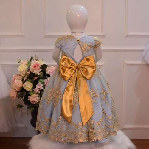 Vestido azul com renda dourada 2025