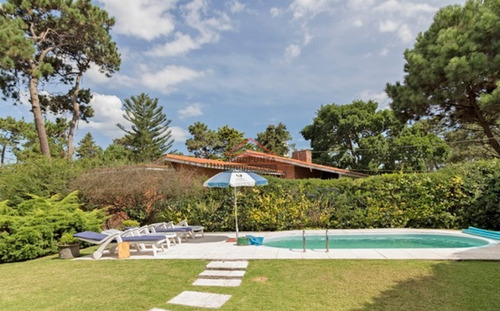 Casa En Country, 4 Dormitorios *- Ref: 3926