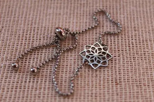 Imagen 7 de 8 de Pulsera Ajustable Mujer Dije Mandala Acero Inoxidable Plata