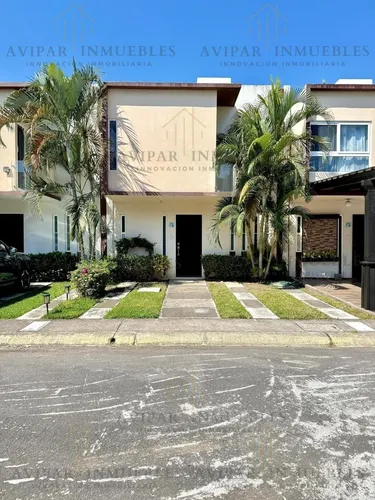 Casa En Venta J- 41 En Fracc. Crystal Lagoons Veracruz Con 3 Recamaras Alberca En La Privada