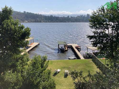Casa En Venta De 9 Dorm. En Vichuquén