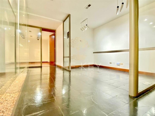 Imagen 2 de 24 de Oficina Arriendo 14 Espacios De Trabajo - El Golf Las Condes