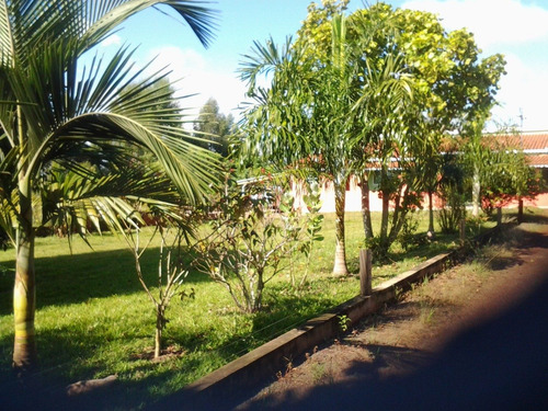 Casa Com 4 Cômodos, 2 Banheiros, Área De Serviço,