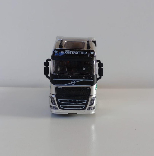 Camión Miniatura Volvo Fh Escala 1:50 Luces Y Sonido Gris