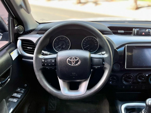 Imagen 7 de 10 de Toyota Hilux 2.8 C/d 4x4 Tdi Sr 177cv 2018