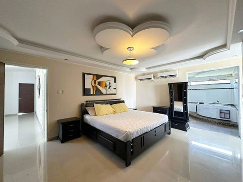 Josseyris Jimenez Vende Casa En Safari Country Club Carabobo