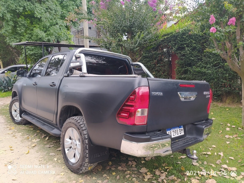 Toyota Hilux 2.8 Cd Srv 177cv 4x4 2017