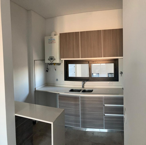 Venta De Dto 3 Ambientes En El Edificio Newen