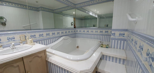 Imagen 17 de 30 de Lujoso Departamento En Venta En La Mejor Zona De La Ciudad D