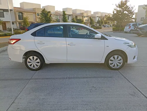 Toyota Yaris 1.5 Core Sedan Mt