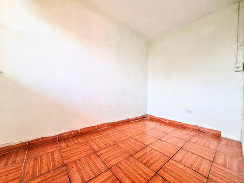 Depto Grande 64m2, 4 Dormitorios, Las Rejas/5 De Abril