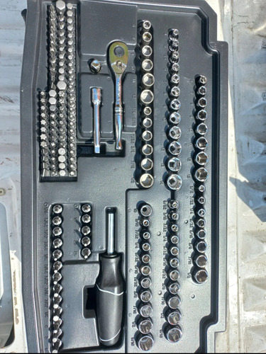 Autocle Husky Herramientas Mecanicas 270 Pzs Negro (Usado)