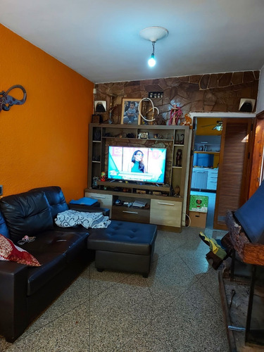 Imagen 2 de 10 de Casa 3 Dormitorios, Con Garaje Para Varios Autos Y Patio Con Parrillero Buceo