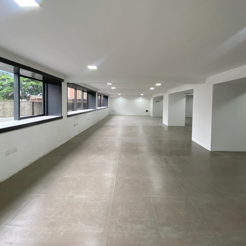 Torre Comercial En Venta 3.000 M2 - Urb. Las Mercedes