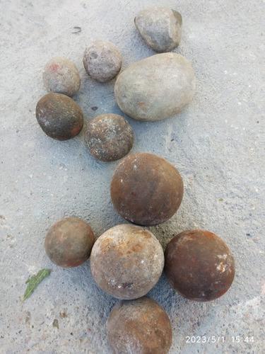 Lote De Piedras Boleadoras Y Útiles Más Balas De Cañón