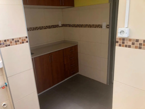 Apartamento Dos Dormitorios. Alquiler. Centro. Gc Gratis 3m