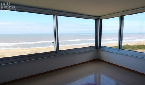 Imagen 11 de 30 de Brava. Frente Al Mar. Maravillosas Vistas. Esquinero En Edificio Tiburón 3. - Punta Del Este Brava