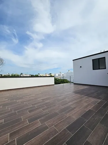 Casa En Venta Con 4 Recámaras Y Alberca En Mérida