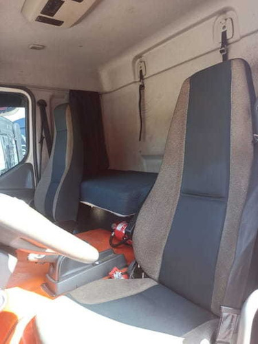 Imagem 7 de 15 de Volvo Vm 330 4x2 2017