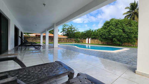 Se Vende Hermosa Villa Amueblada En Cabarete.