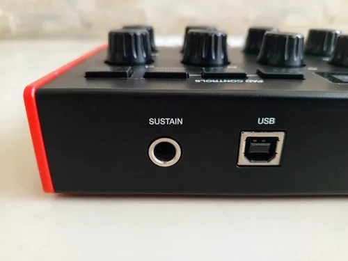 Controlador Midi Akai Mpk Mini 3 Con Cable Usb, Poco Uso (Usado)