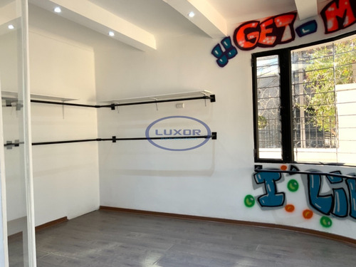Excelente Ubicación. Ideal Para Oficinas Y Diversos Rubros.