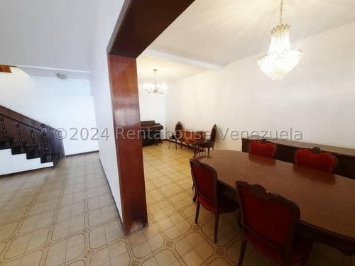 Casa Tipo Dúplex En Alquiler. Urb. Los Palos Grandes.