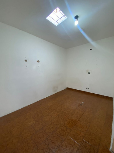 Imagen 9 de 17 de En Venta Casa 3 Amb Con Gge P/ 2 Autos, Amplio Fondo Libre, Terraza Y Local En Lanus (136)