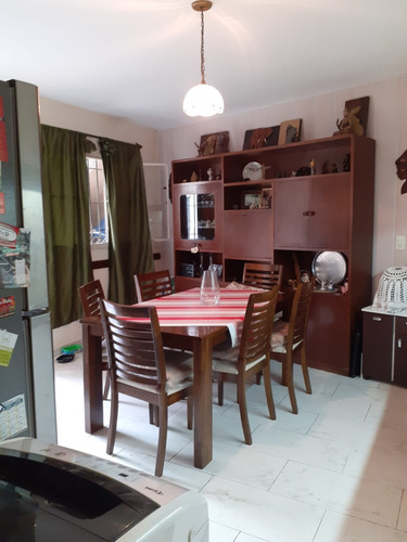 Vendo Casa Muy Linda Con Todo Lo Que Buscas. P. U 178m2 Jardín, Garaje, 3 Dorm, 2 Baños, Fondo, Parrillero, Azotea, Todo En Una Planta. Usd 265.000 Dólares