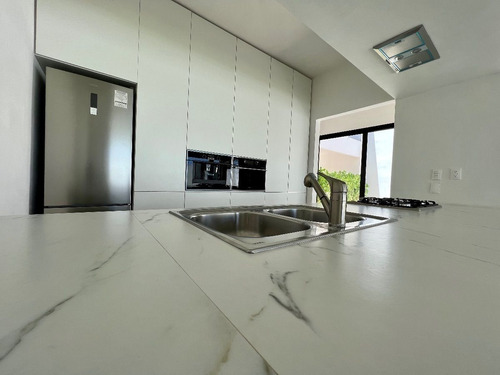 Casa En Venta En Merida, Oasis Cholul, Privada Con Amenidades, Mod 225