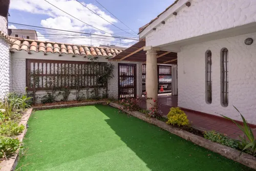 Casa En Arriendo/venta En Santa Ana Occidental. Cod A15547
