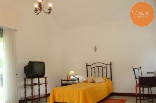 Imagen 12 de 18 de Hermosa Casa En Venta De 5 Dormitorios.