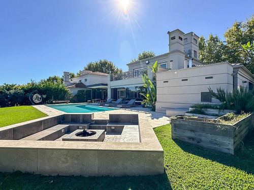 Excelente Casa Con Impecables Detalles En La Concepción Lujan