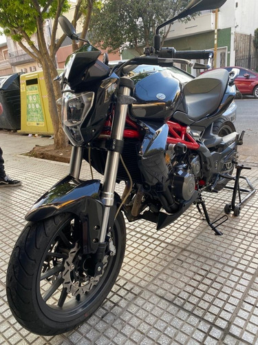 Imagen 4 de 11 de Benelli Tnt 300 Naked Negra Bicilindrica - Año 2020