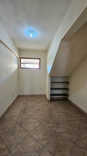 Prédio Com Três Apartamentos Por R$650.000,00
