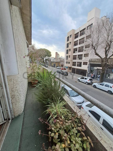 Hermosa Casa En Dos Plantas A Metros De Shopping,3 Dorm,2 Baños,parrillero!