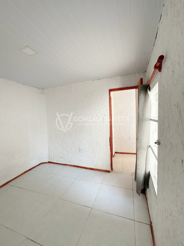Apartamento De Dos Dormitorios En Piedras Blancas.-
