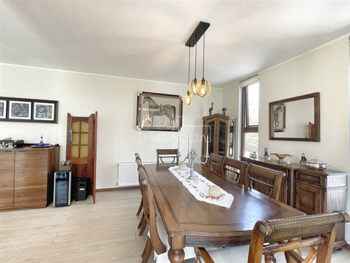 Casa En Venta De 7 Dorm. Mas Servicios En Chicureo Poniente