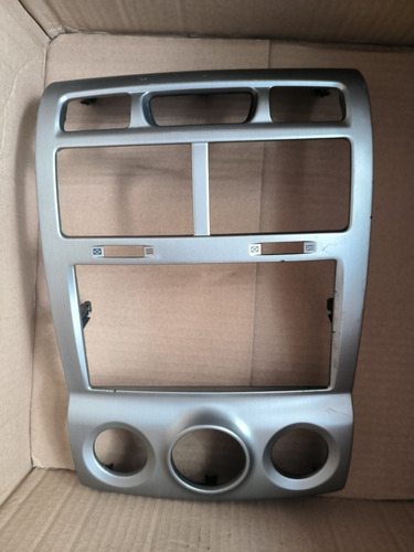 Marco Frontal Radio  Tablero  Kia Sportage 2007