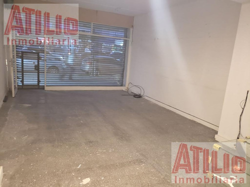 Imagen 2 de 9 de Nuñez Local Frente A Av. Cabildo (60m2) Con Vidriera De 8,25
