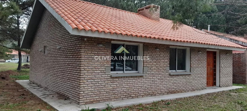 Casa En Maldonado, 3 Dormitorios, 2 Baños. Constricción Tradicional, A Estrenar. 