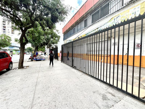 Gran Local Comercial En Venta En Santiago